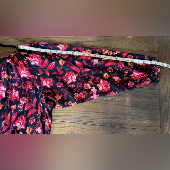 Terra & Sky 1X Floral Blouse Long Sleeve Red On Black Background Rayon Cotton - Picture 8 of 9